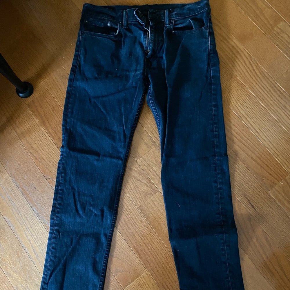 Black Levi’s 502 Jeans